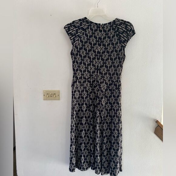 Tory Burch logo print 100% silk pleated dress size XS - Picture 4 of 11